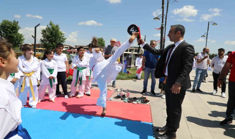 Ağrıda spor okulları ve engelsiz spor okulları görkemli törenle açıldı