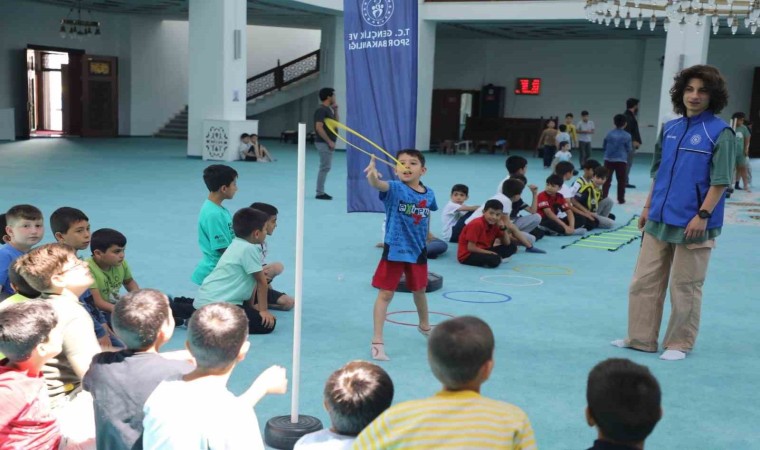 Ağrılı öğrenciler hem Kuran öğreniyor hem spor yapıyor