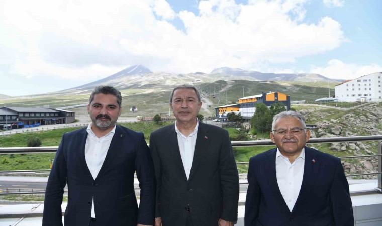 Akar ile Büyükkılıç, Erciyes Yüksek İrtifa Kamp Merkezinde incelemelerde bulundu