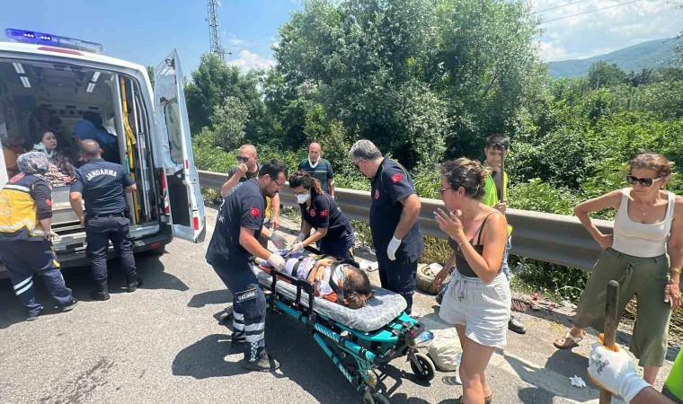 Anadolu Otoyolunda iki otomobil çarpıştı: 5i çocuk 8 yaralı