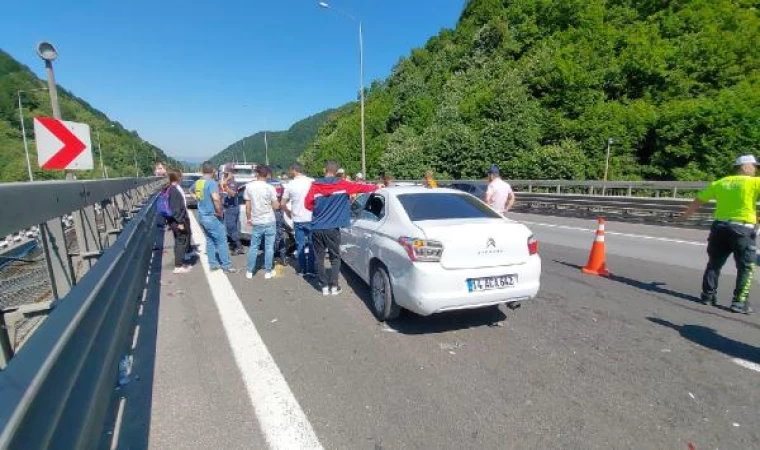 Anadolu Otoyolu’nda zincirleme kaza; 18 araç birbirine girdi, 10 yaralı