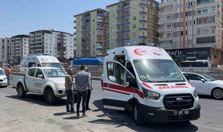 Ani fren sonucu iki minibüsün çarpıştığı kazada 2 kişi yaralandı