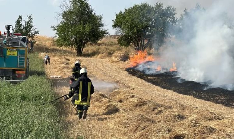 Anız yangını, tarla ile fabrikaya sıçradı; Eskişehir-Kütahya yolu trafiğe kapatıldı