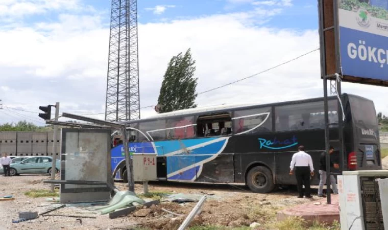 Ankara’da yolcu otobüsü, minibüs ile durağa çarptı: 4 yaralı