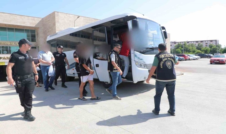 Antalyada aranan 44 firari yakalandı