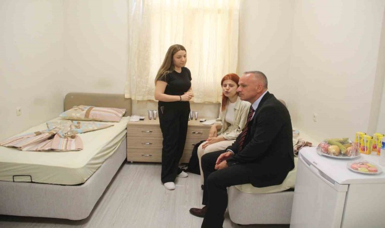 Antalyada gençlere 5 yıldızlı otel konforunda ücretsiz tatil başladı