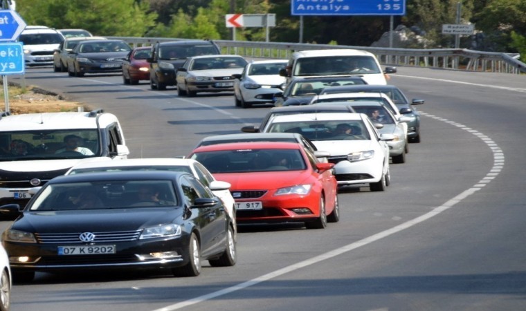 Antalyada motorlu kara taşıtları sayısı 1 milyon 387 bin 25 oldu