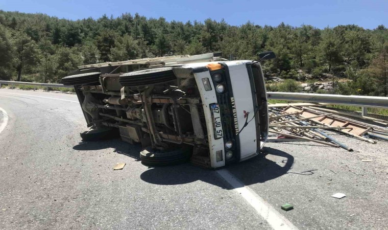 Antalyada trafik kazası: 3 yaralı