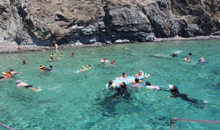 Antalyanın turizm bölgesi Adrasanda yat turlarına yoğun ilgi