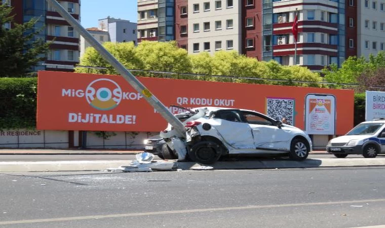 Ataşehir’de kırmızı ışık ihlali yapan sürücü kazaya neden oldu