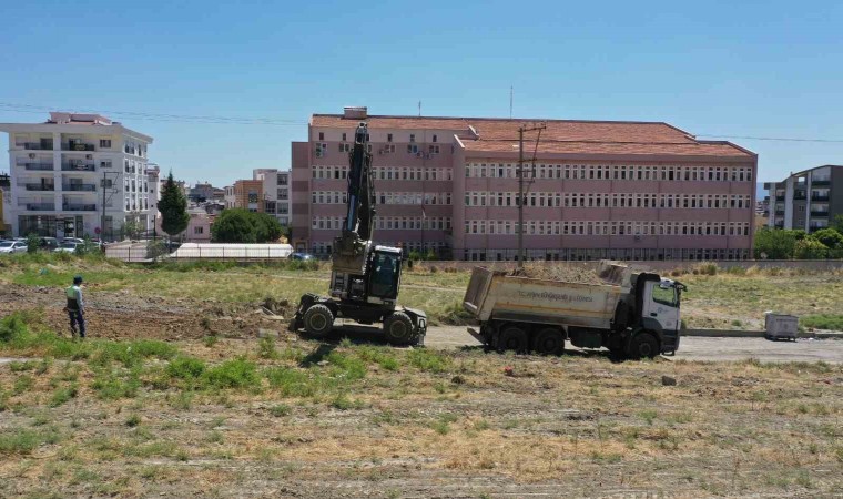 Aydın Büyükşehir Belediyesi Sökede yol yapım çalışmalarına devam ediyor