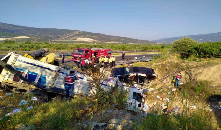 Aydında trafik kazası: 2 ölü, 4 yaralı