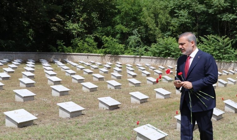 Bakan Fidan, Galiçya Cephesi Türk Şehitliğini ziyaret etti