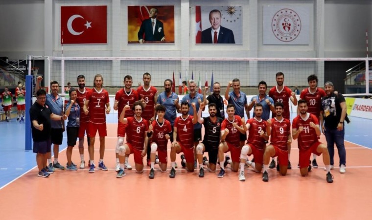 Bakan Osman Aşkın Baktan milli voleybolculara tebrik mesajı