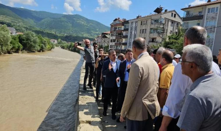 Bakan Tunç, Zonguldak’ta selin vurduğu bölgelerde inceleme yaptı