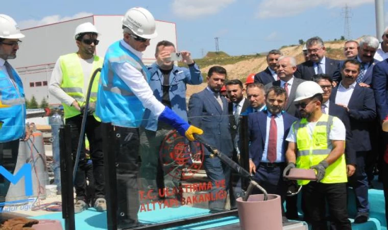 Bakan Uraloğlu, Gebze OSB-Darıca Sahil Metro Hattı’nda ilk ray kaynağını yaptı