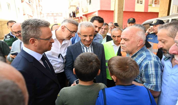 Bakan Uraloğlundan bisikletleri sel sularına kapılan çocuklara sürpriz