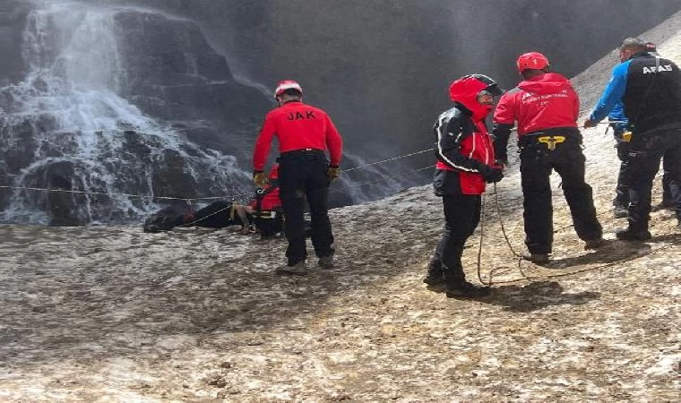 Bakan Yerlikaya, Hakkari’de doğa sporu yapan 4 kişiden 2’sinin öldüğünü açıkladı