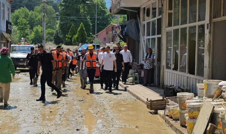 Bakan Yerlikaya’dan Zonguldak’ta selin vurduğu bölgelerde inceleme