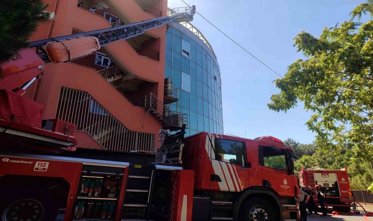 Bakırköy Sadi Konuk Eğitim ve Araştırma Hastanesinde korkutan yangın