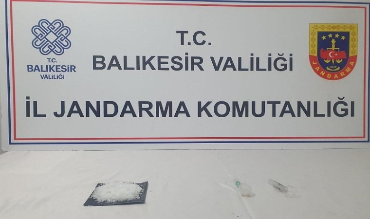 Balıkesirde jandarmadan 4 şahsa uyuşturucu operasyonu