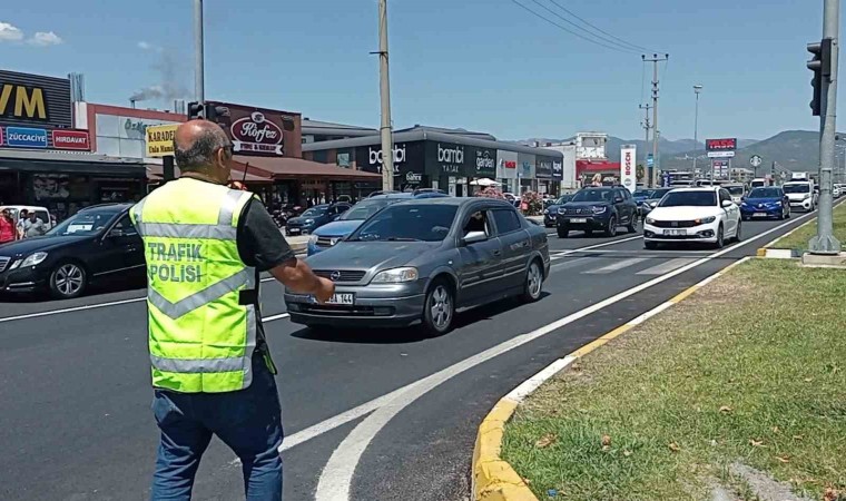 Balıkesirde polis ve jandarma trafikte etkin önlemler aldı