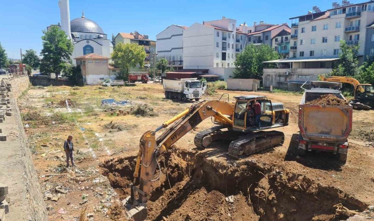 Banaz kendine yakışan bir belediye binası için gün sayıyor