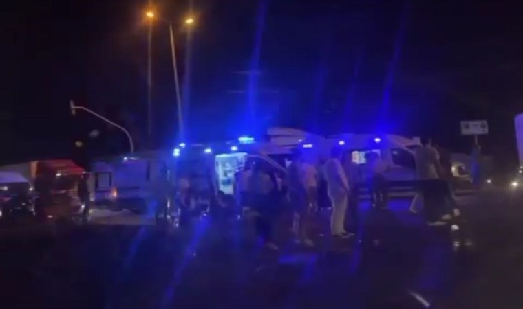 Bandırmada trafik kazasında 9 kişi yaralandı