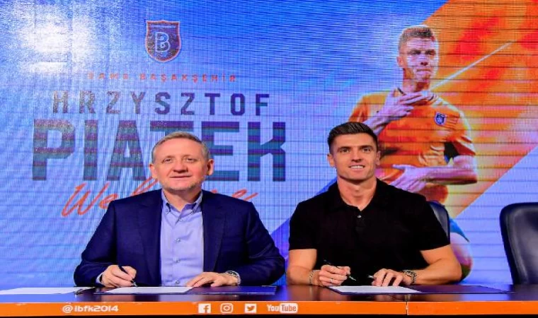 Başakşehir’de Polonyalı futbolcu Piatek 3 yıllık sözleşmeyi imzaladı