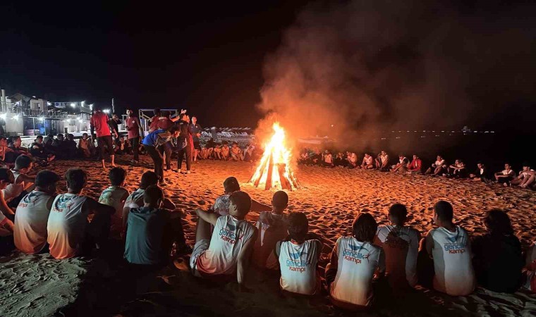 Başakşehirli gençlerin Saros Körfezinde tatil keyfi