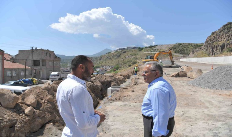 Başkan Büyükkılıç, OSByi Talas Bulvarına bağlayacak ana arteri inceledi