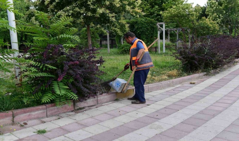 Başkan Çınar, sanayi sitesinde gerçekleşen temizlik çalışmalarını inceledi