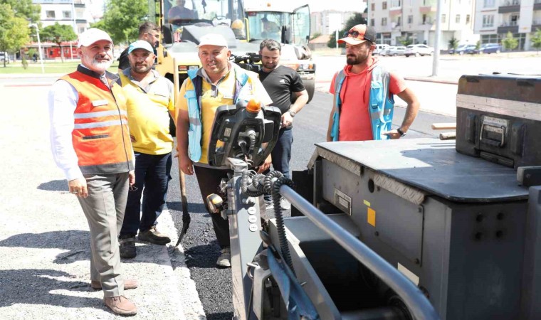 Başkan Çolakbayrakdar: “İlçenin dört bir yanında asfalt ihtiyacını çözüme kavuşturuyoruz”