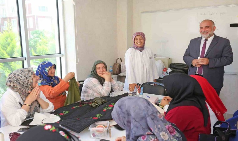 Başkan Sandıkçı: “Mesleki eğitimlerle yüzlerce hanım kardeşimizi meslek sahibi yaptık”