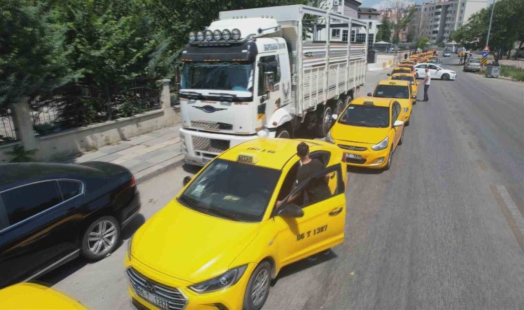 Başkentte tarife yenilendi, taksiciler güncelleme için uzun kuyruklar oluşturdu