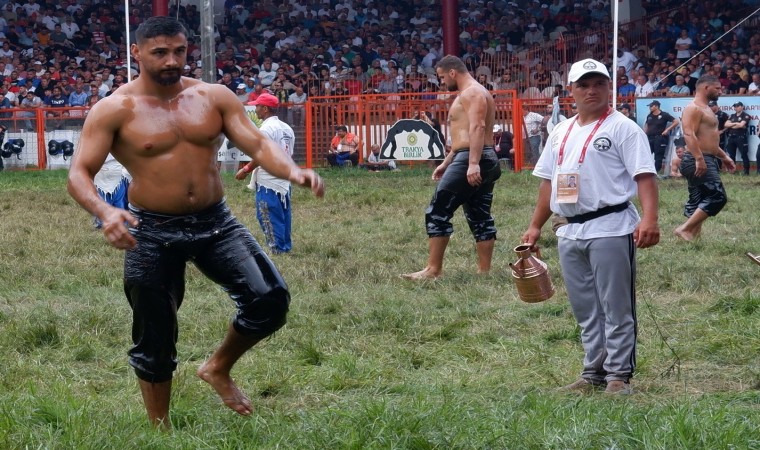 Başpehlivan Mustafa Taş altın kemere veda etti