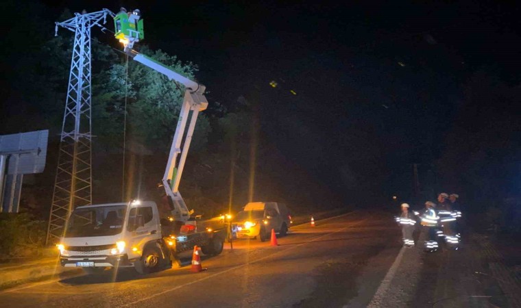 Batı Karadenizde yaşanan sel nedeniyle güvenli elektrik mücadelesi sürüyor