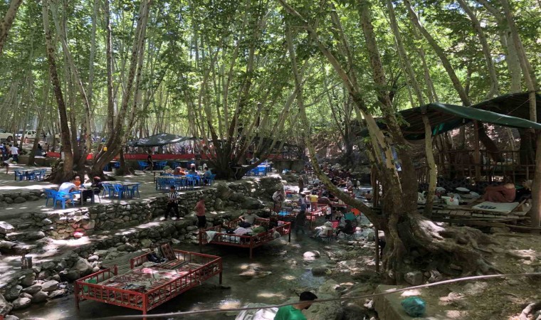 Batmanda havalar ısındı, vatandaşlar piknik alanına koştu