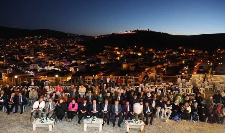 Bayburt Kalesinin tarihi atmosferinde Şair Zihni Şiir Gecesi