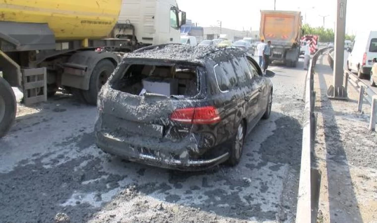 Bayrampaşa’da hafriyat kamyonundaki beton otomobilin üzerine döküldü