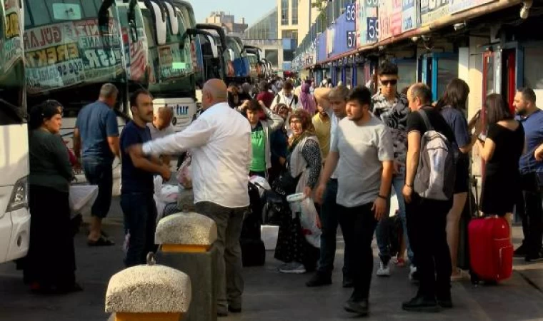 Bayrampaşa’daki 15 Temmuz Demokrasi Otogarında dönüş hareketliliği