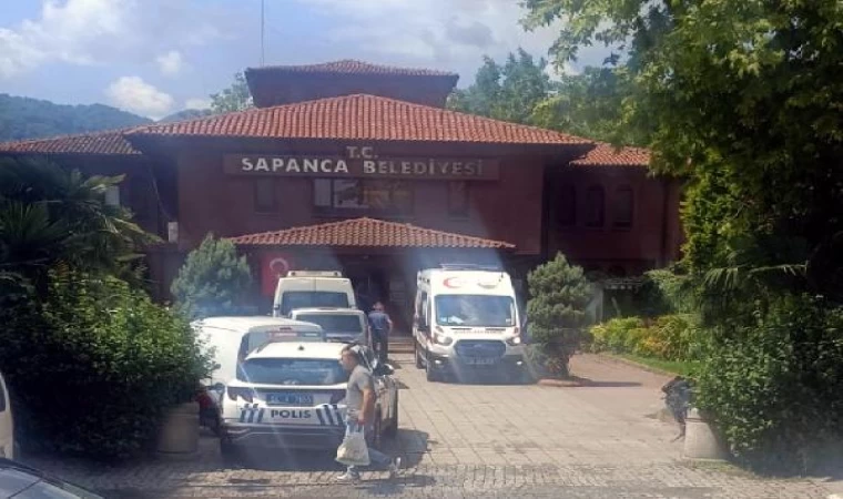 Belediye başkanının makam odasında silahlı saldırıya uğradı