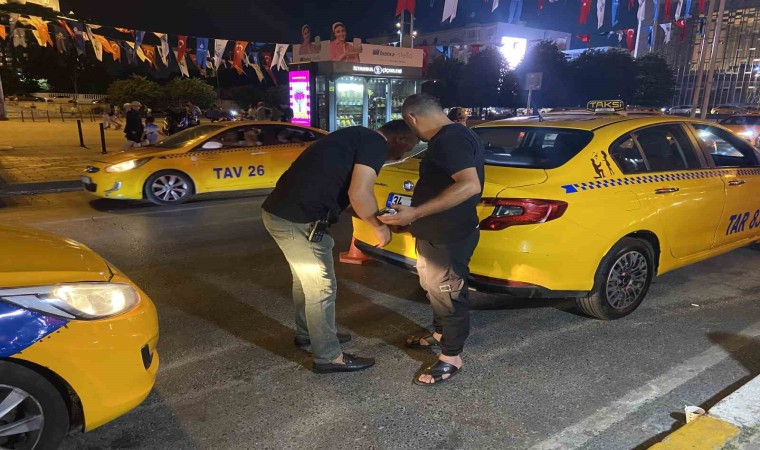 Beyoğlunda ticari taksilere yönelik uyuşturucu madde ve alkol denetimi