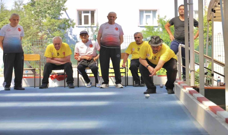 Bilecikin ihtiyar delikanlıları 60 Yaş ve Üstü Yetişkin Gençler Huzur Bocce Şampiyonasına hazırlanıyorlar