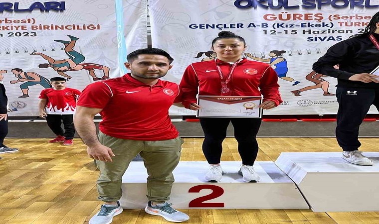 Bilecikli güreşçiden ikincilik madalyası