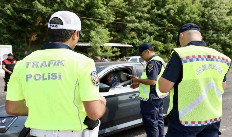 Bilecikte bayram boyunca 940 personelin görev yaptığı 272 ekip, 10 radar ve 6 dron ile trafik denetimleri yapıldı