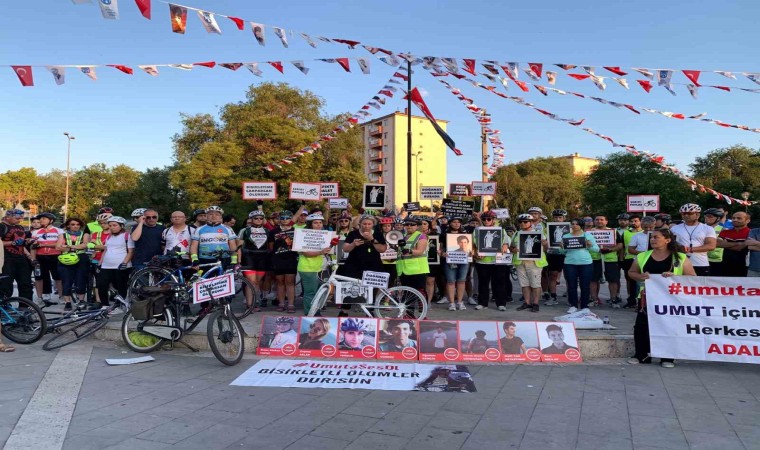 Bisikletliler seslerini duyurmak için Anıtparkta toplandı