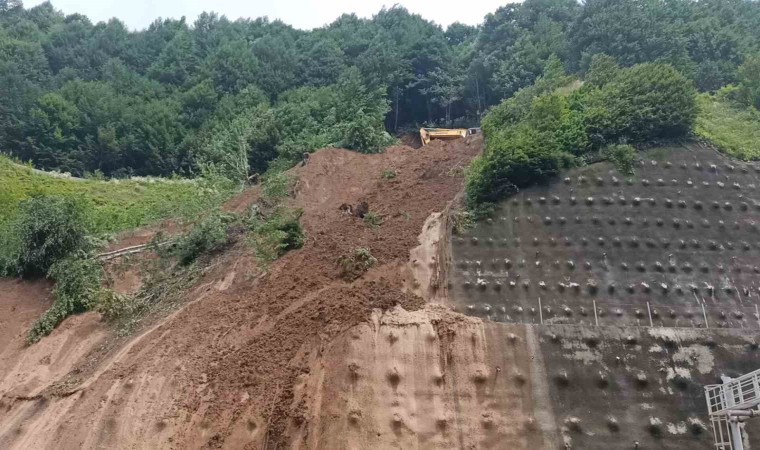 Bolu Dağı Tünelinde heyelanın izleri siliniyor