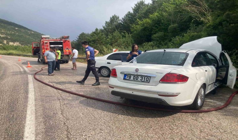 Boluda iki otomobil çarpıştı: 5 yaralı