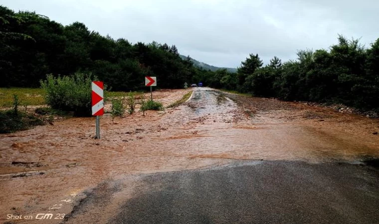 Bolu’da sağanak; Abant yolunda dere taştı / Ek fotoğraflar